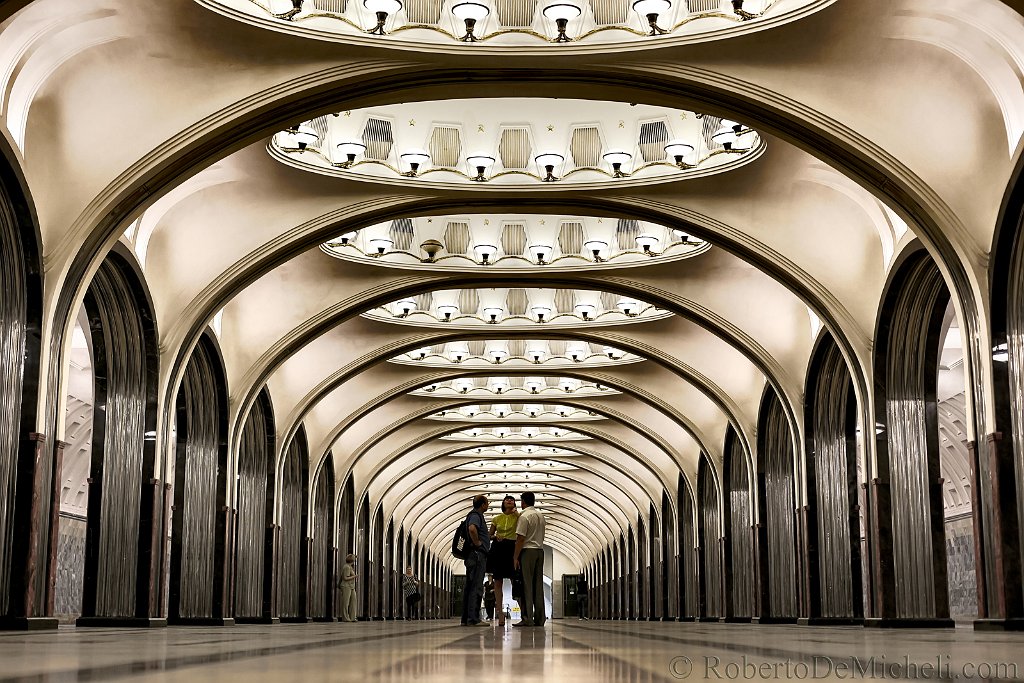 slides/IMG_1912.jpg mayakovskaya, metro, station, Moscow, light, architecture, decoration, perspective, repetition, infinite, arch, Russia A54 - Mayakovskaya Metro Station - Moscow